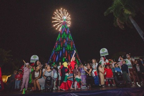 Navidad en Mérida: Cecilia Patrón enciende el árbol en el Remate de Paseo de Montejo