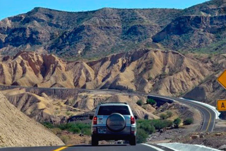 ¿Cuánto mide la carretera Transpeninsular entre Los Cabos, Guerrero Negro y Tijuana?