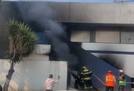 Arde bodega de archivo de la FGJ en GAM, se desconoce que lo provocó