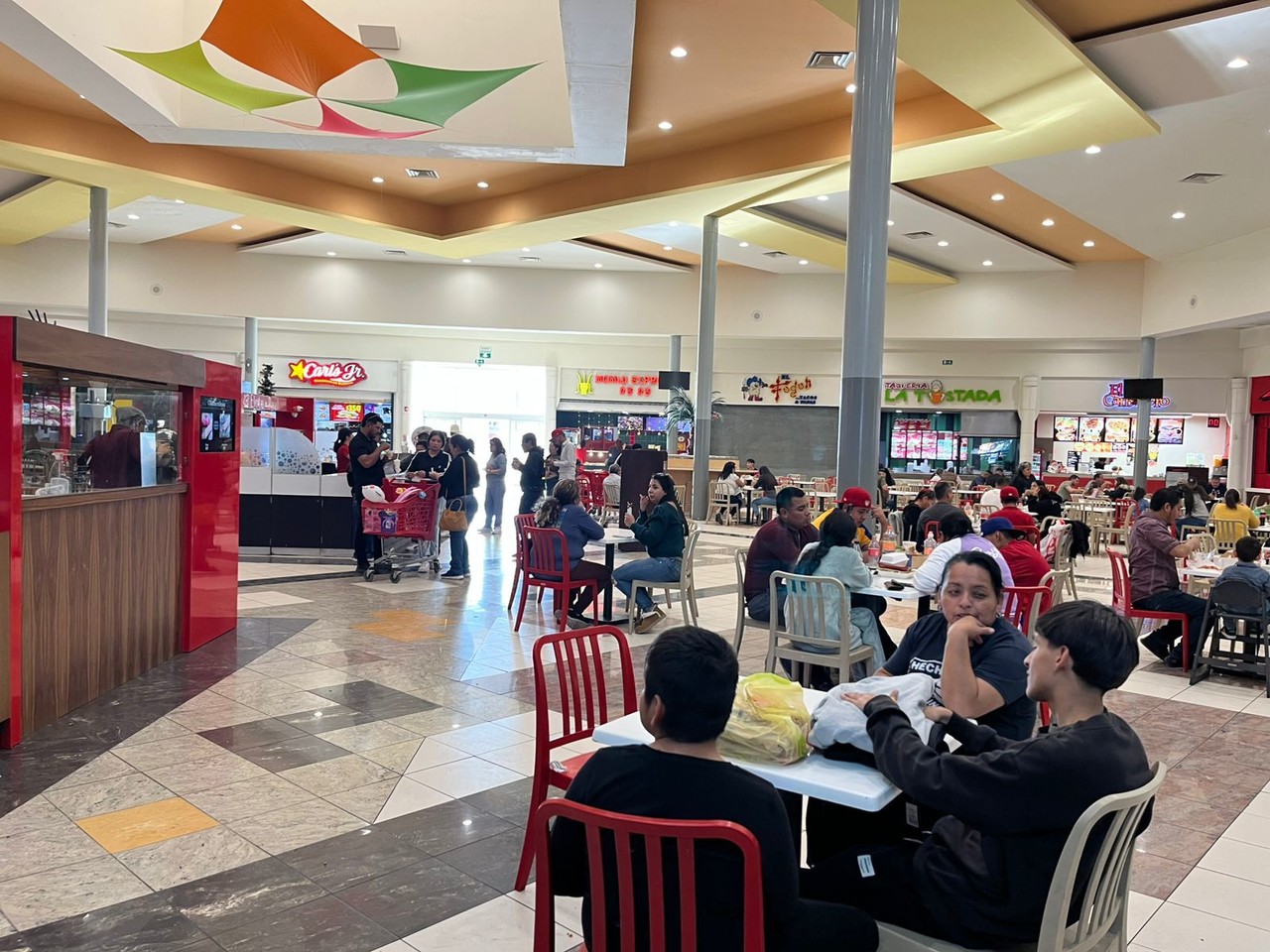 Ha disminuido la afluencia de personas en los centros comerciales de Saltillo. (Fotografía: Claudia Almaraz)