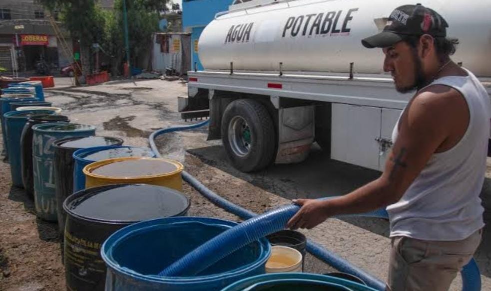 Detectan abusos de pipas de agua en Toluca. Foto: Especial