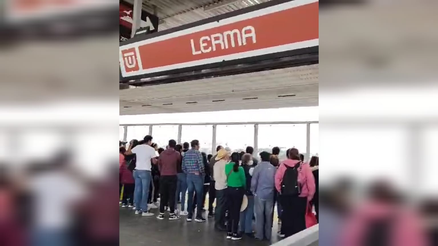 El Tren Interurbano podría afectar económicamente a las líneas camioneras en el Edoméx. Foto: @Fabiola González 