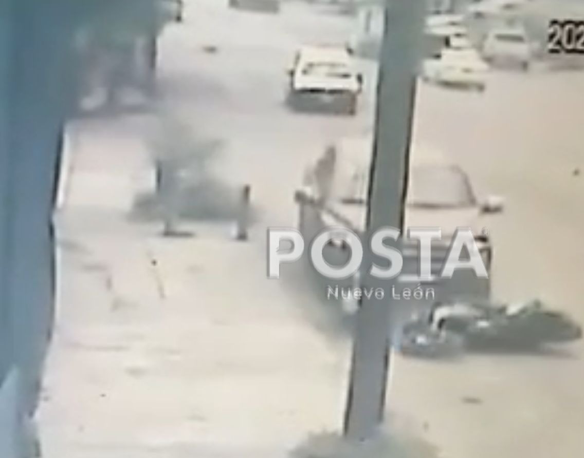 En medio de la persecución, los venezolanos fueron embestidos por el auto que era conducido por el hombre que previamente habían asaltado. Foto: Video de cámara de seguridad.