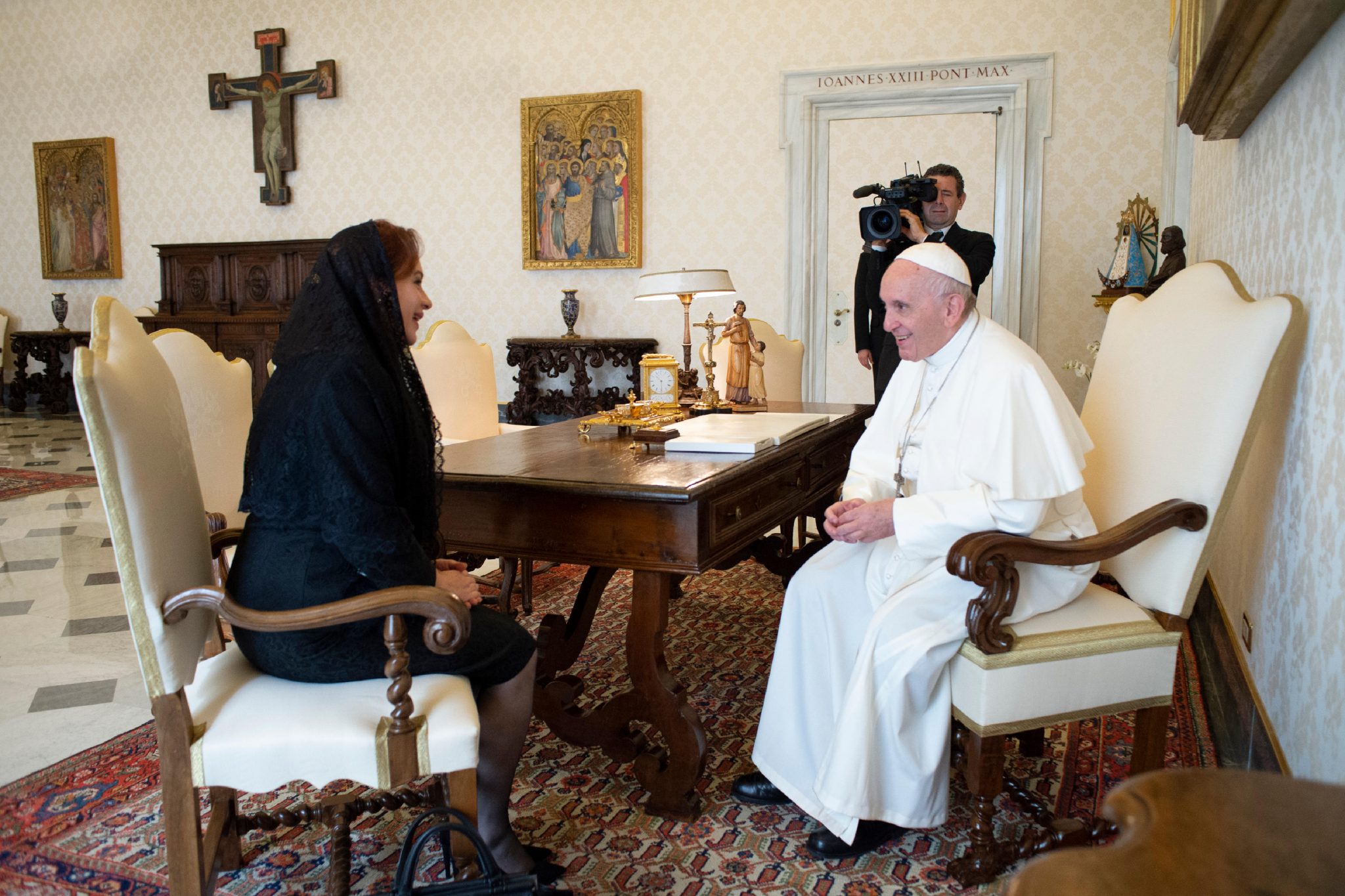 Beatriz Gutiérrez Muller y el Papa Francisco 