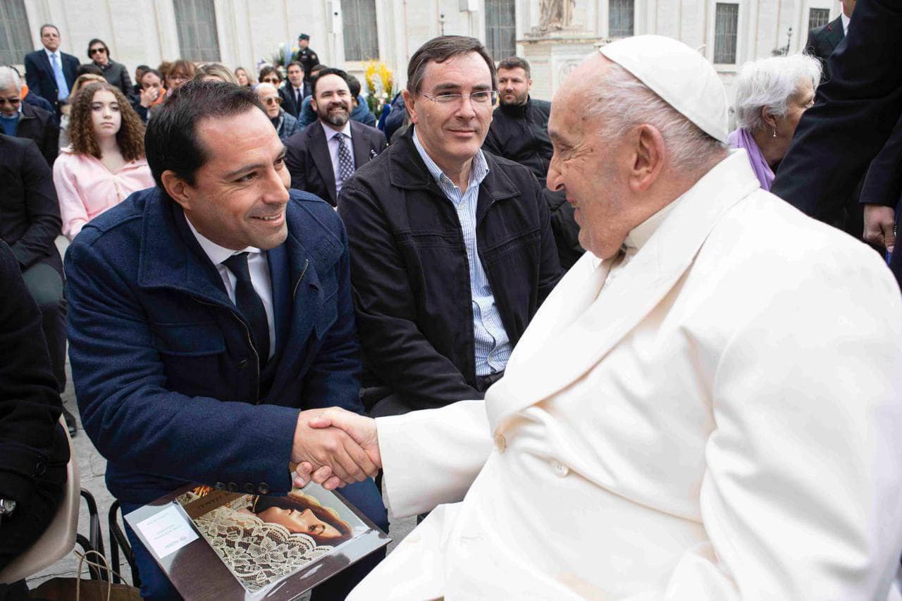 Mauricio Vila y el Papa Francisco 