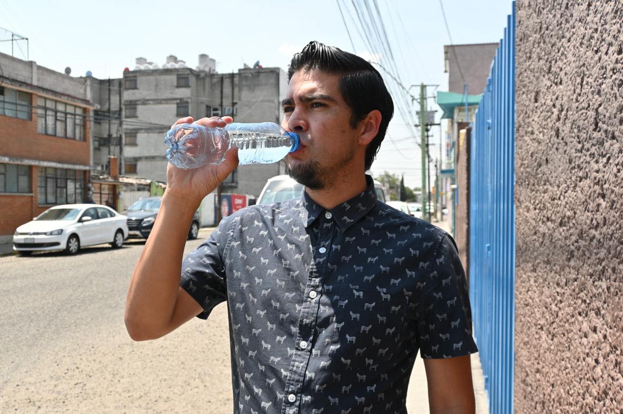 El agua simple es el mejor aliado contra la deshidratación. Foto: Secretaría de Salud de Eomdex