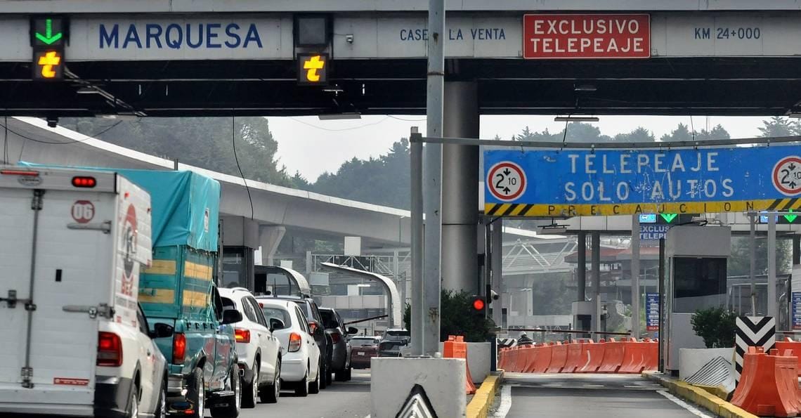 El aumento de peaje en autopistas del Edoméx podría provocar un incremento en las tarifas del transporte público. Foto: Luis Camacho