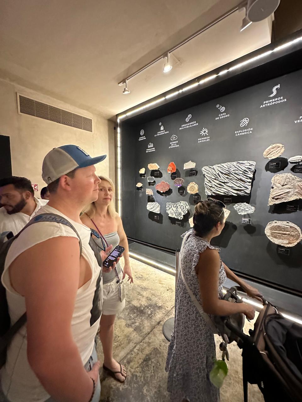 turistas museo del meteorito  