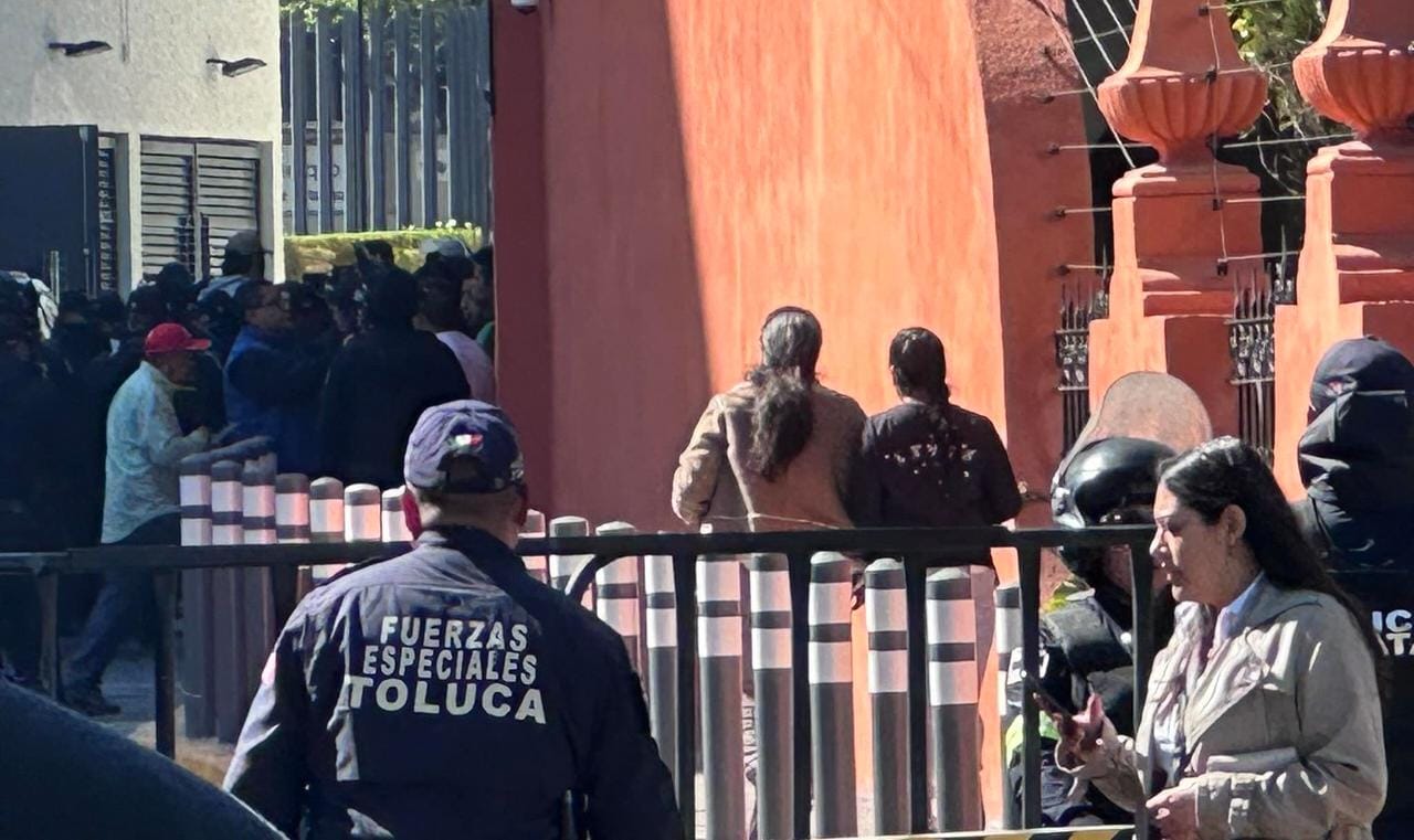 Denuncian detenciones arbitrarias tras operativo en Terminal de Toluca. Foto: FB Mario C. Rodríguez