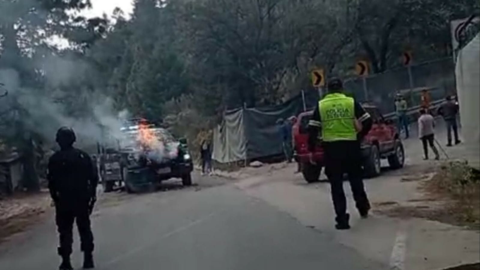Ataque policías deja una patrulla quemada en Lerma. Foto: FB Toluca HOY