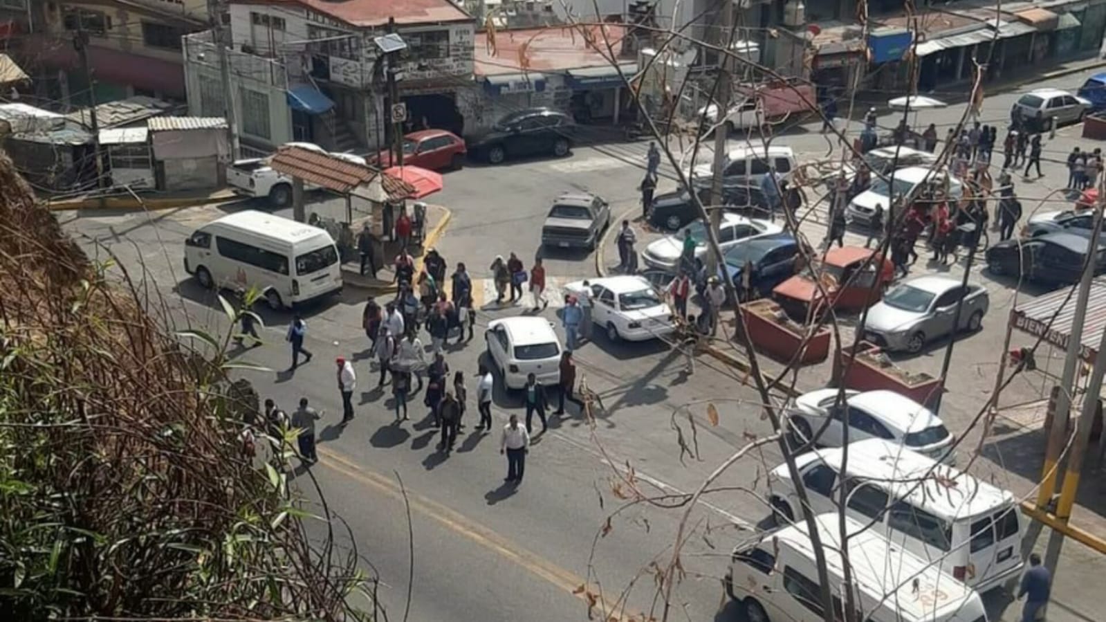 Exigen seguridad con bloqueo vecinos de San Francisco Chimalpa, en Naucalpan. Foto: FB Caballero Camino