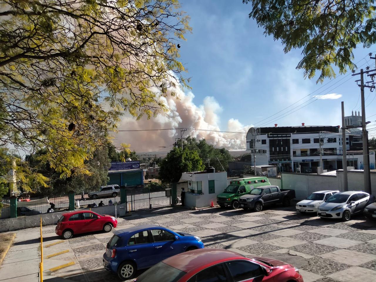 Columnas de humo blanco se pueden apreciar desde distintos puntos de Zumpango, han alarmado a los habitantes. Foto: RRSS