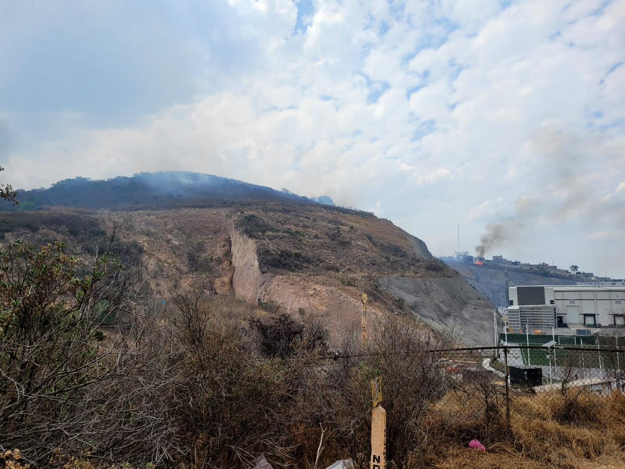 Controlan dos incendios de pastizales en Tlalnepantla. Foto: Gob de Tlalnepantla