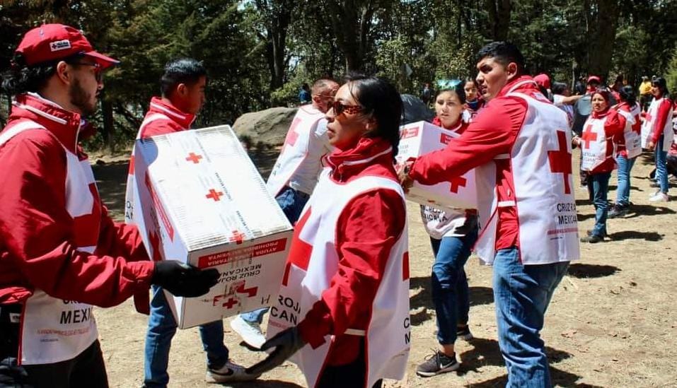 Cruz Roja Mexicana entrega ayuda humanitaria a brigadistas forestales en Edomex. Foto: @Cruz Roja Toluca 