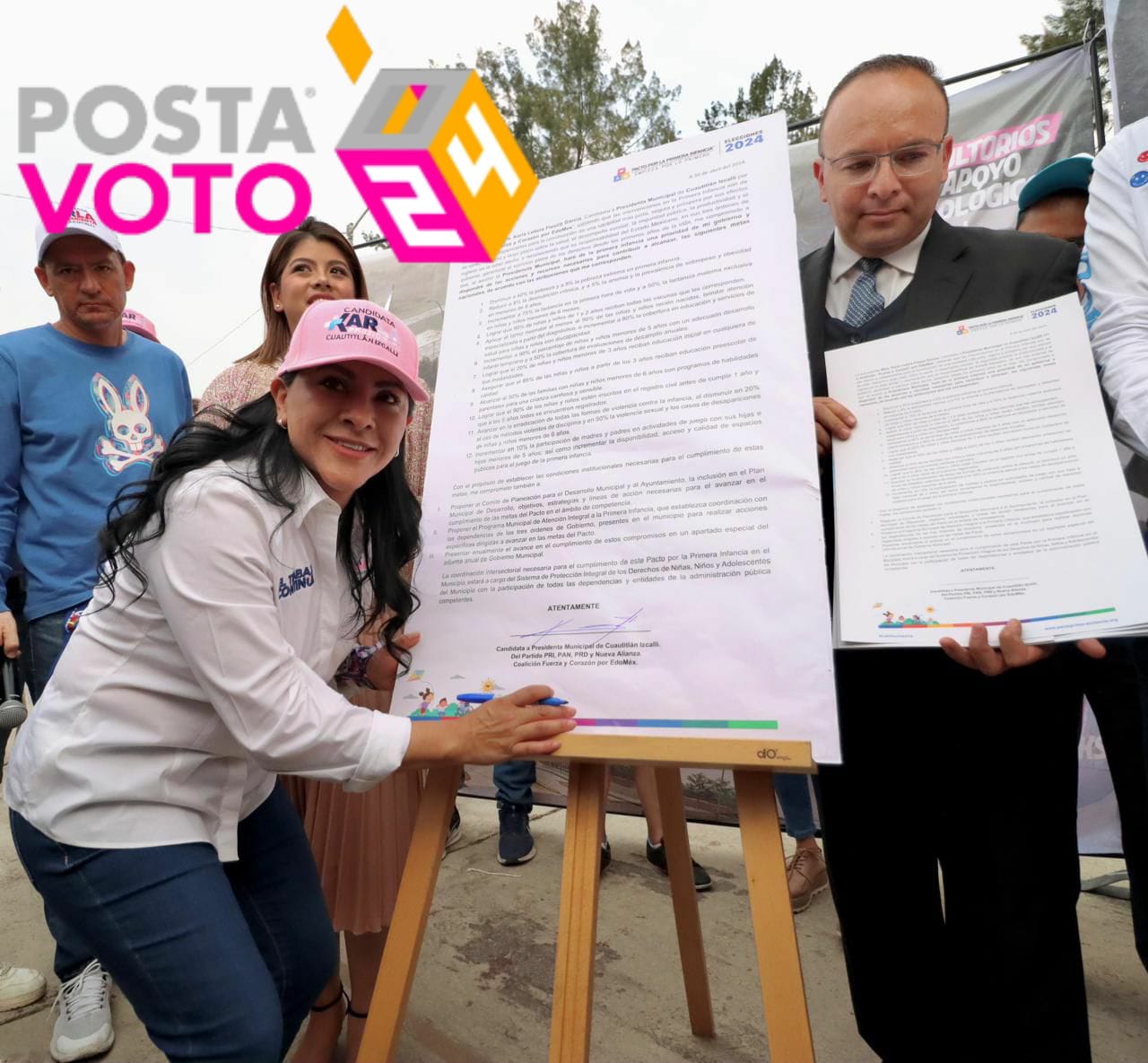 Firma Karla Fiesco pacto por la primera infancia en Cuautitlán Izcalli. Foto: Campaña de Karla Fiesco