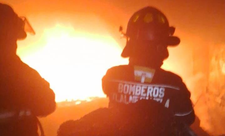 Atienden incendio en fábrica de cartón en Tlalnepantla. Foto: Cortesía