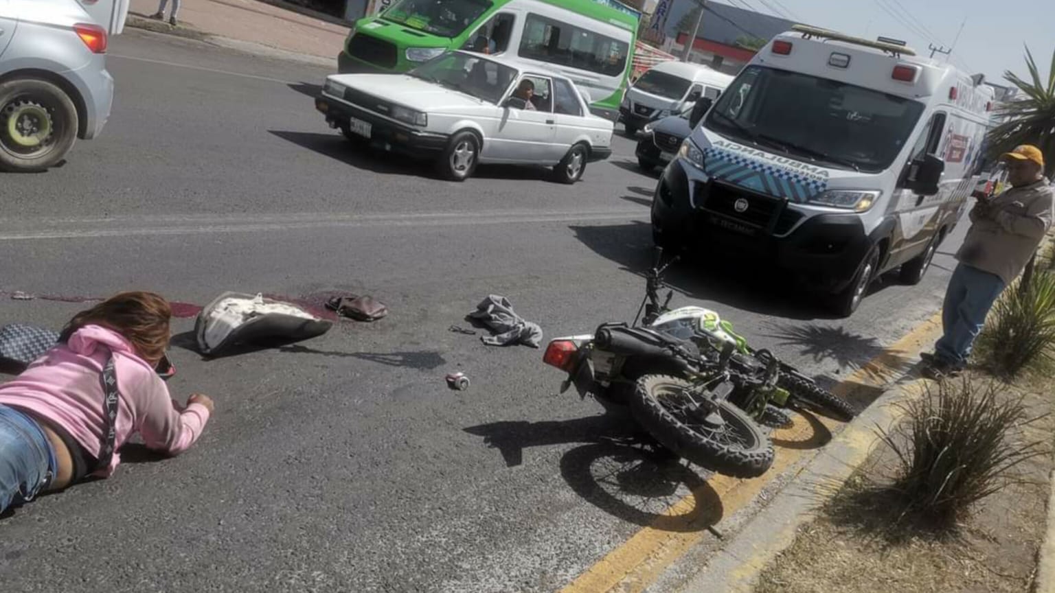 Deja dos heridos graves derrape de motocicleta en Tecámac. Foto: Especial 