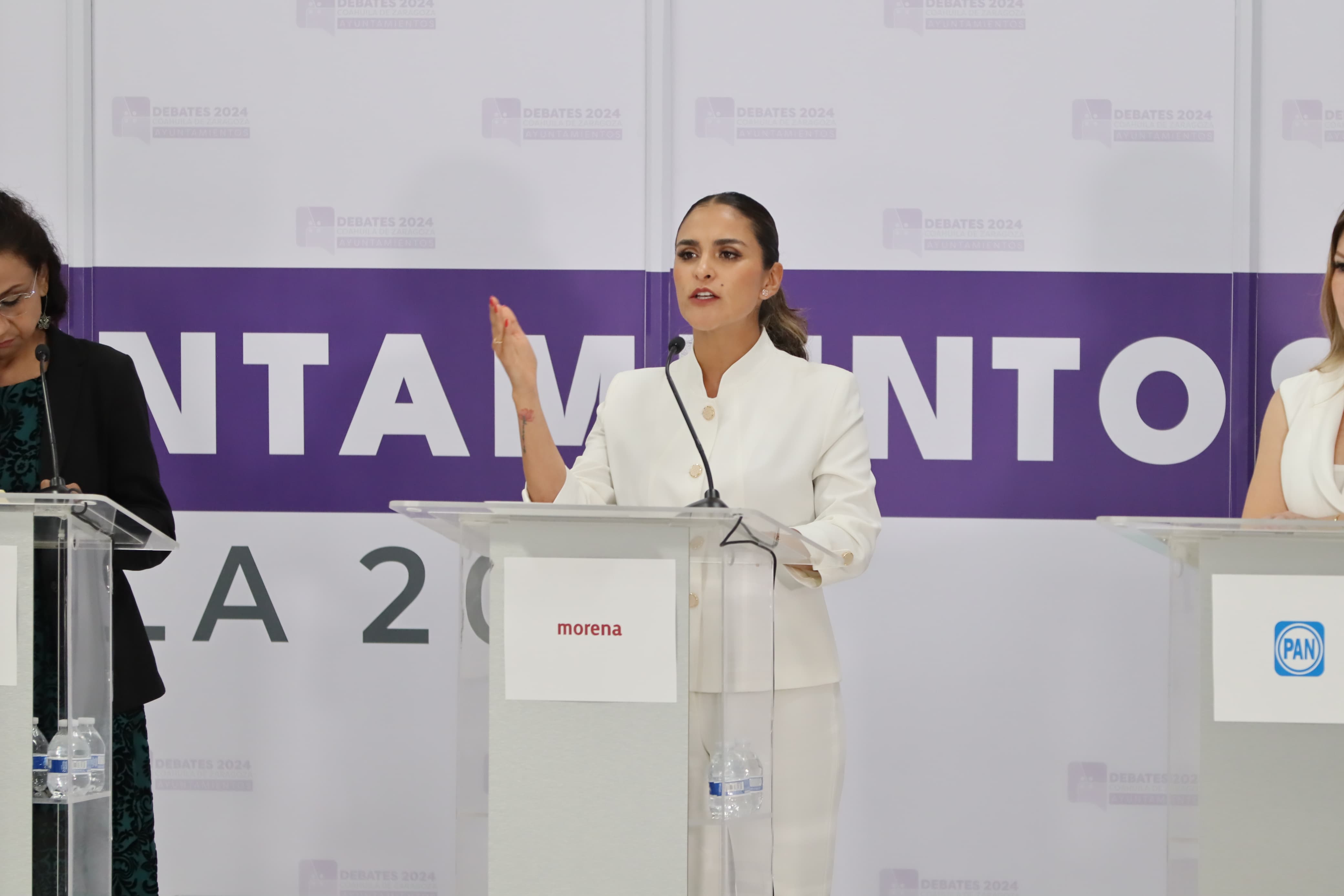 La candidata Alejandra Salazar durante el debate / Foto: Edgar Romero 