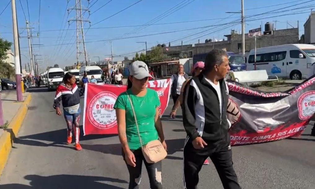 Transportistas realizan manifestación en Valle de Chalco. Foto: Especial