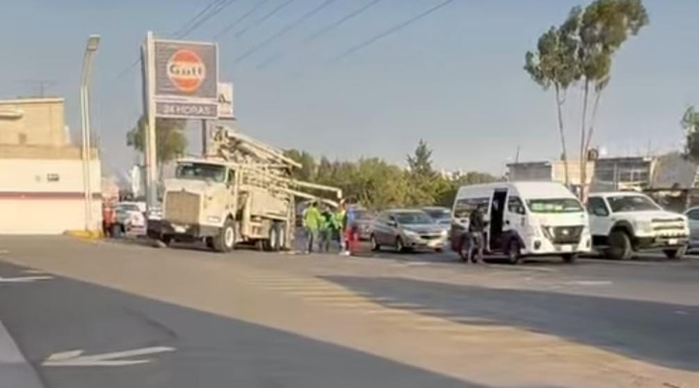 Camión se impacta sobre la carretera Texcoco-Lechería. Foto: Captura de pantalla