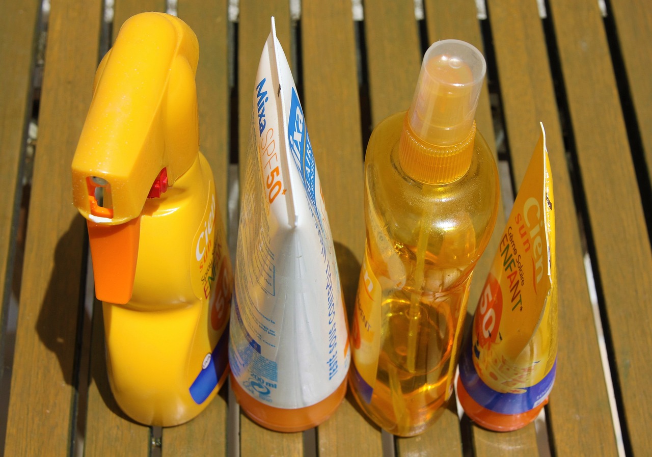 Diferentes tipos de bloqueador solar: en crema, gel, loción, aerosol. Marca indistinta. Foto: pixabay.com