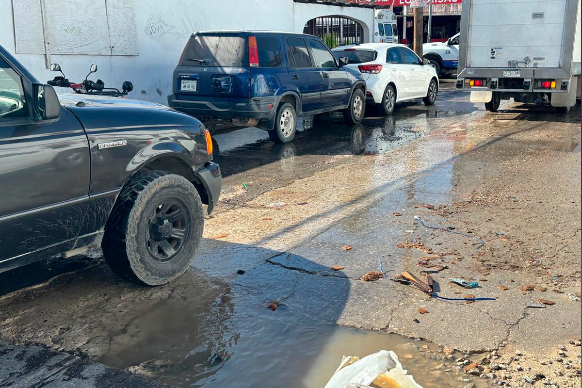 El derrame de aguas negras llega hasta la zona centro de Cabo San Lucas. Fotografías: Irving Thomas.