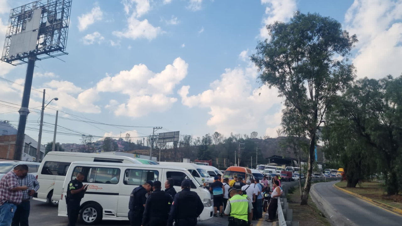 La tarde de este domingo, los transportistas habían anunciado bloqueos en distintos puntos del Estado de México, principalmente en Ecatepec: Foto X (@LupitaJuarezH).