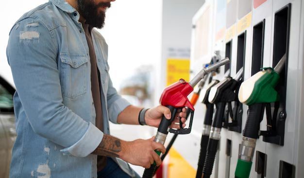 Gasolina en Edomex: checa los precios si planeas salir en el Megapuente. Foto: Freepik