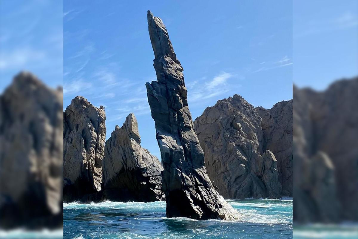 Aquí parece que emerge el dedo del Dios Neptuno. Foto: Facebook de Turismo Los Cabos.