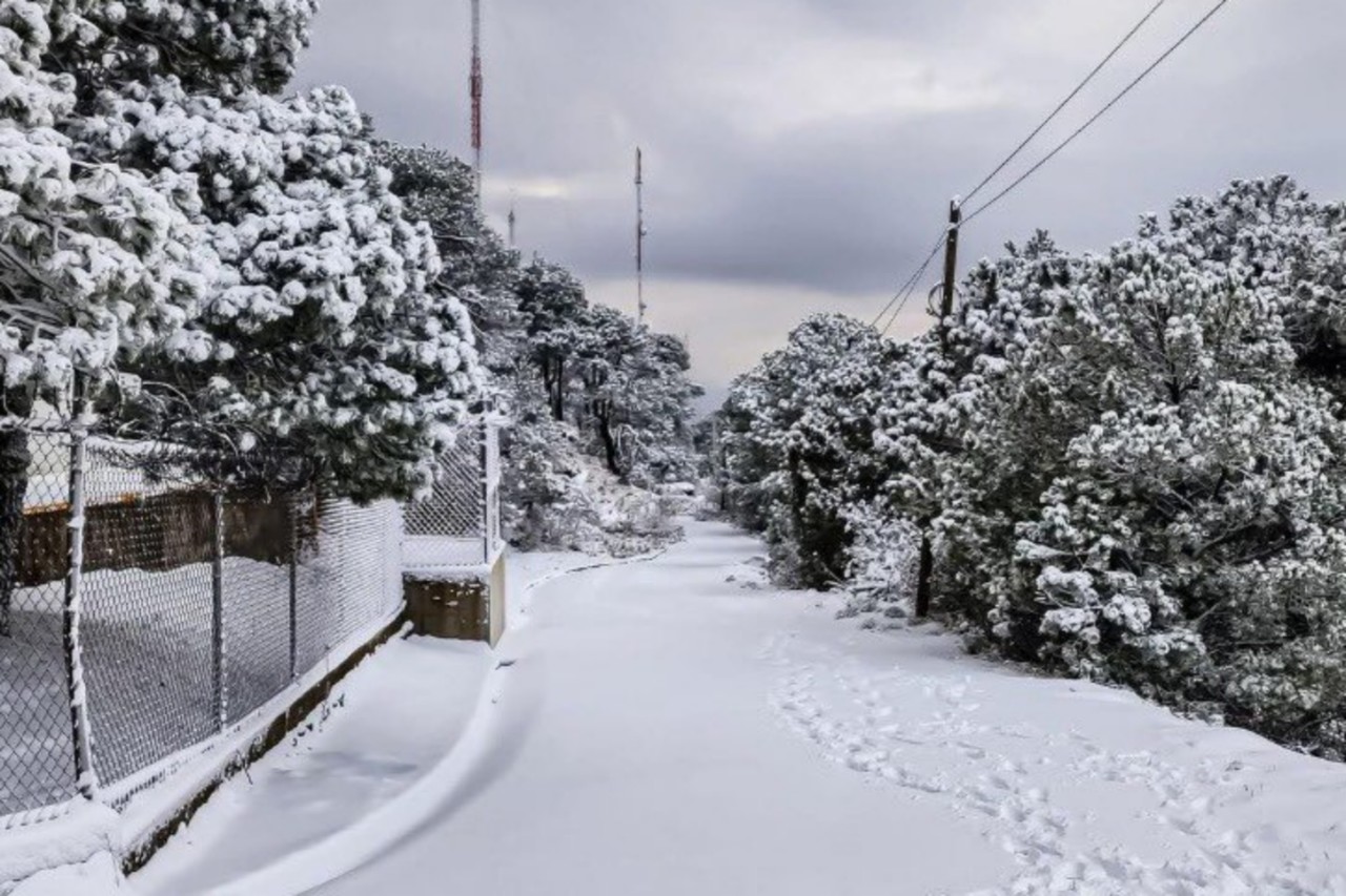 El Cerro de Xocotépetl se viste de blanco en cada temporada invernal. Imagen: @SECTUR_mx