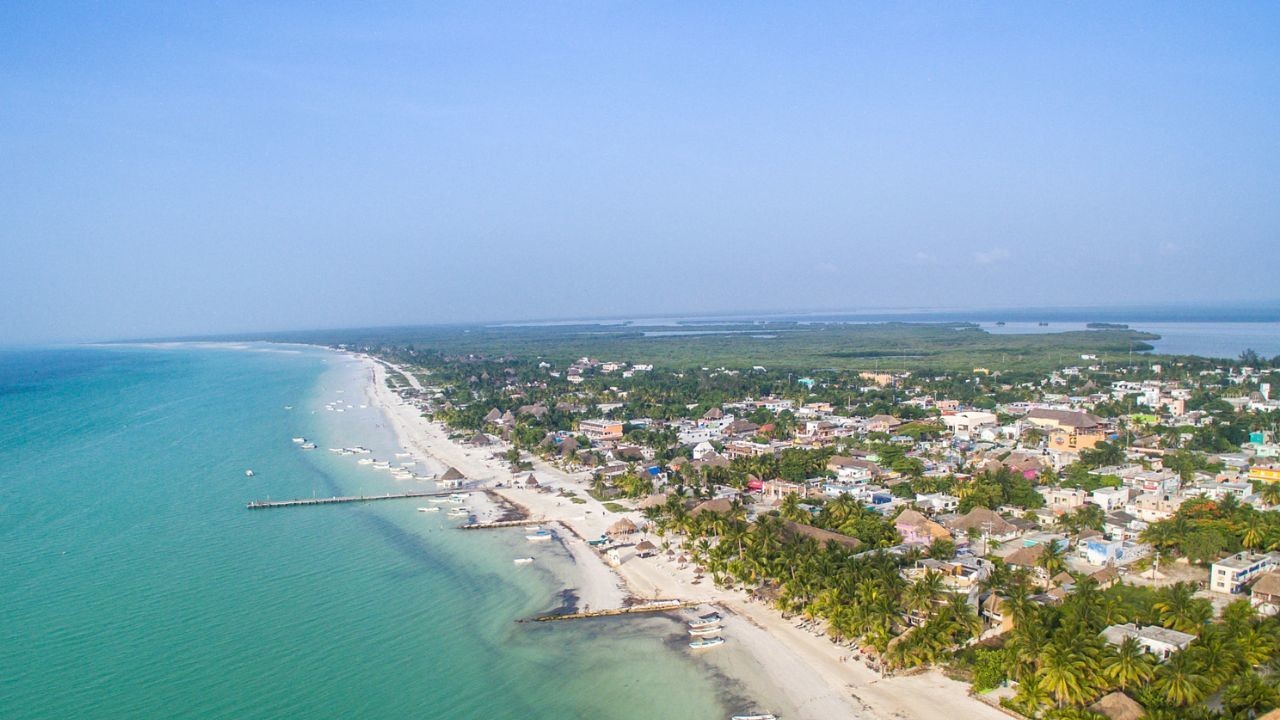 ¿Qué hacer en Holbox? Foto: Wikimedia Commons/Dronepicr