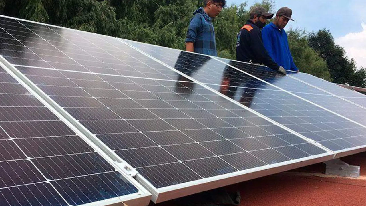 Los incentivos verdes fiscales buscan que las empresas usen tecnologías verdes, como los páneles solares. Foto: UAEMex.