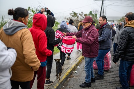 Escobedo refuerza operativos contra el frío en diversas comunidades