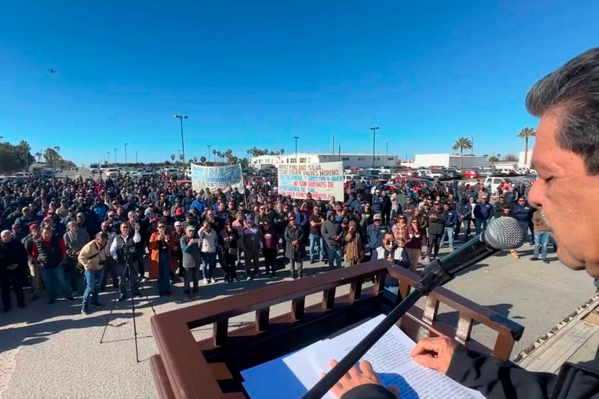 Hoy se manifestaron trabajadores de Exportadora de Sal de Guerrero Negro. Fotografías: Guerrero de Sal.