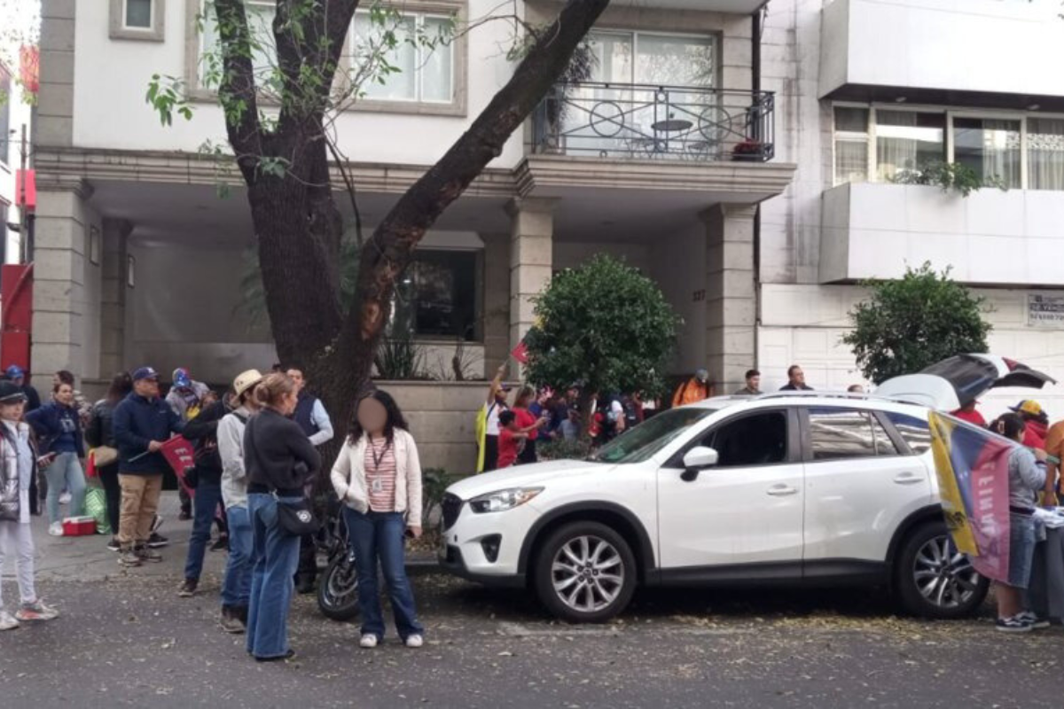 Afectada la circulación por presencia de manifestantes en Shiller entre Av. Horacio y Av. Pdte. Masaryk.    Foto: @OVIALCDMX