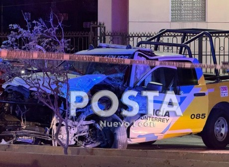 Hombre roba patrulla de la Policía de Monterrey y termina herido tras chocar