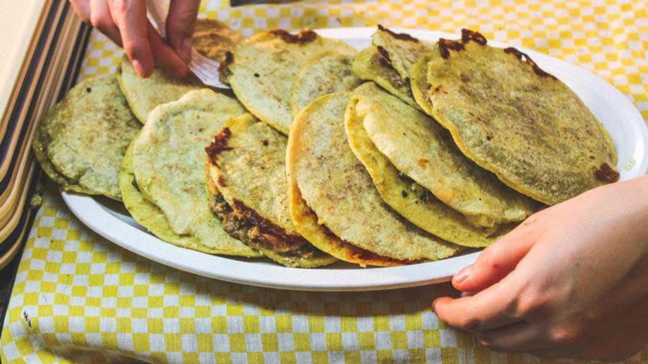 Gorditas hechas en El Pueblito. Foto: Facebook Carnitas y Gorditas “El Pueblito”.