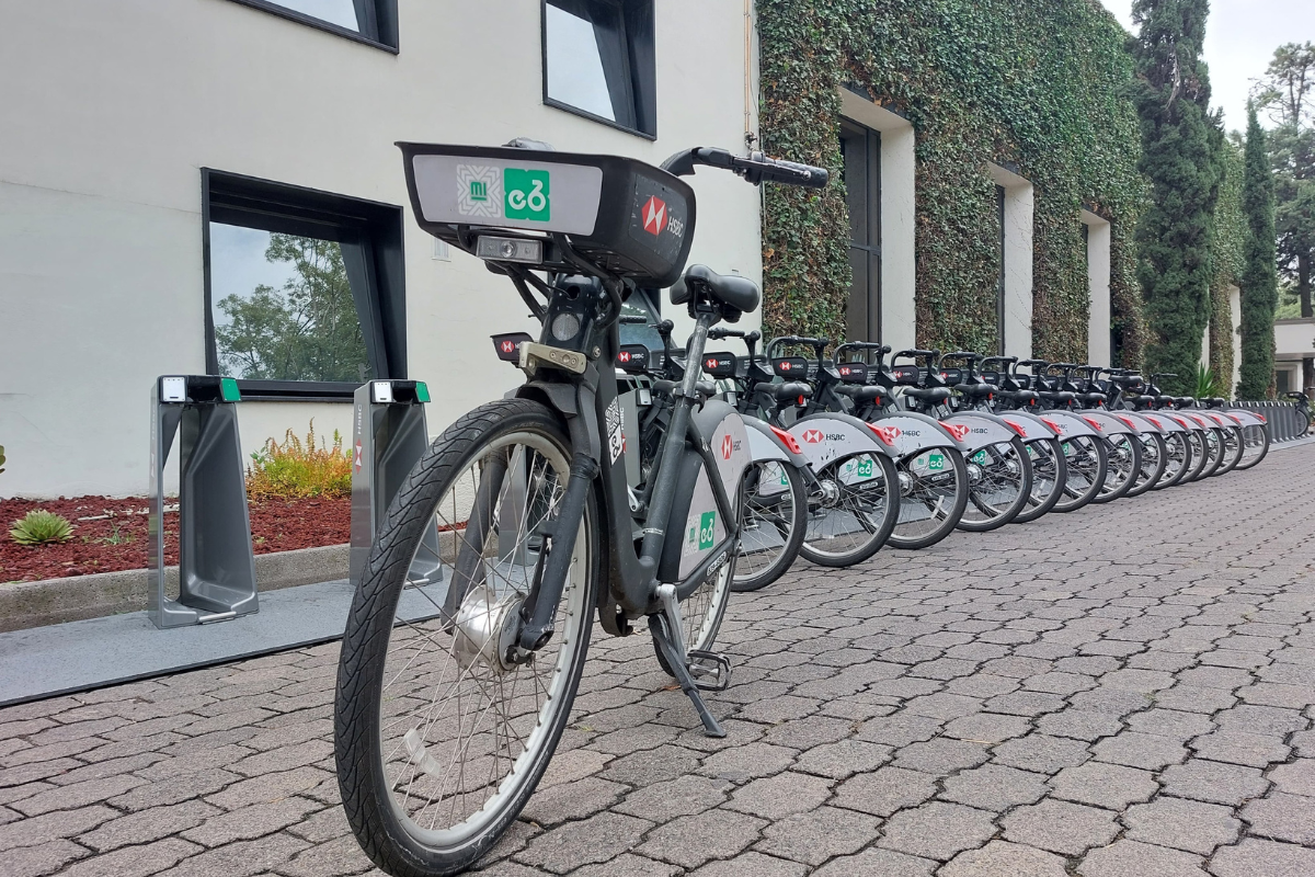 Ecobici frente a cicloestación.      Foto: @LaSEMOVI