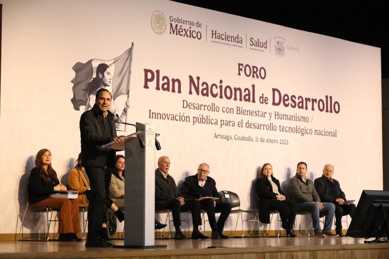 Realizan el Plan Nacional de Desarrollo. Foto de Manolo Jiménez.