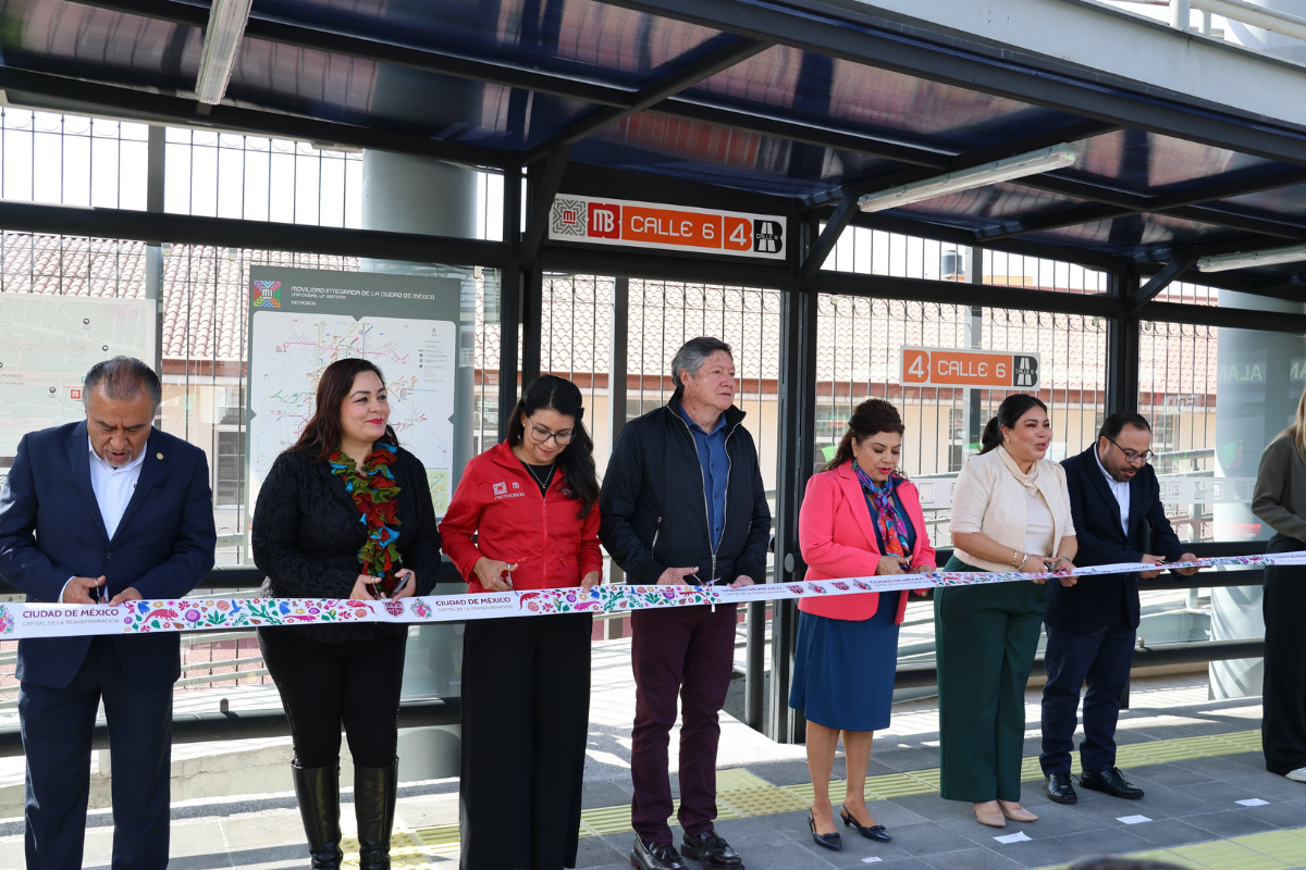 Clara Brugada en la inauguración de la nueva estación de Metrobús.    Foto: @MetrobusCDMX