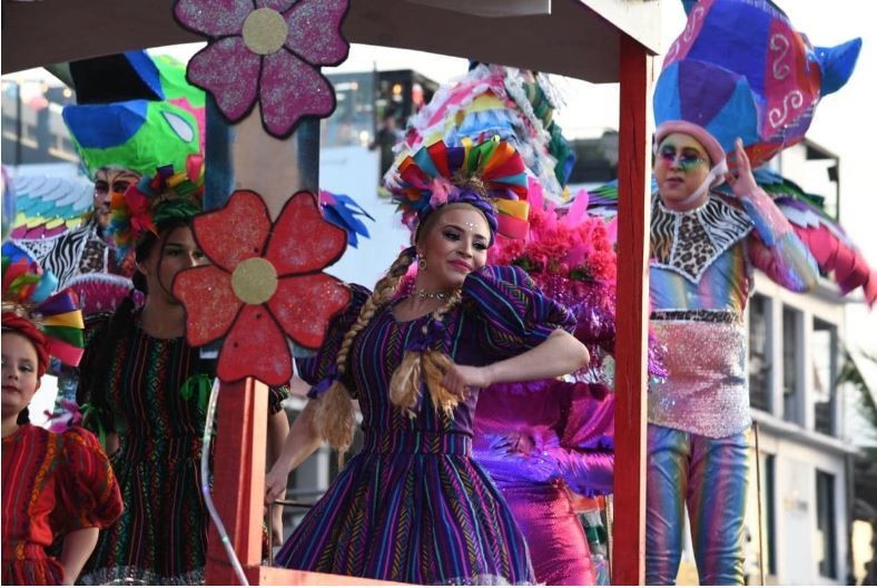 Cada vez más cerca el Carnaval La Paz 2025, 'El mundo baila'. Fotografías: Facebook de Carnaval La Paz.