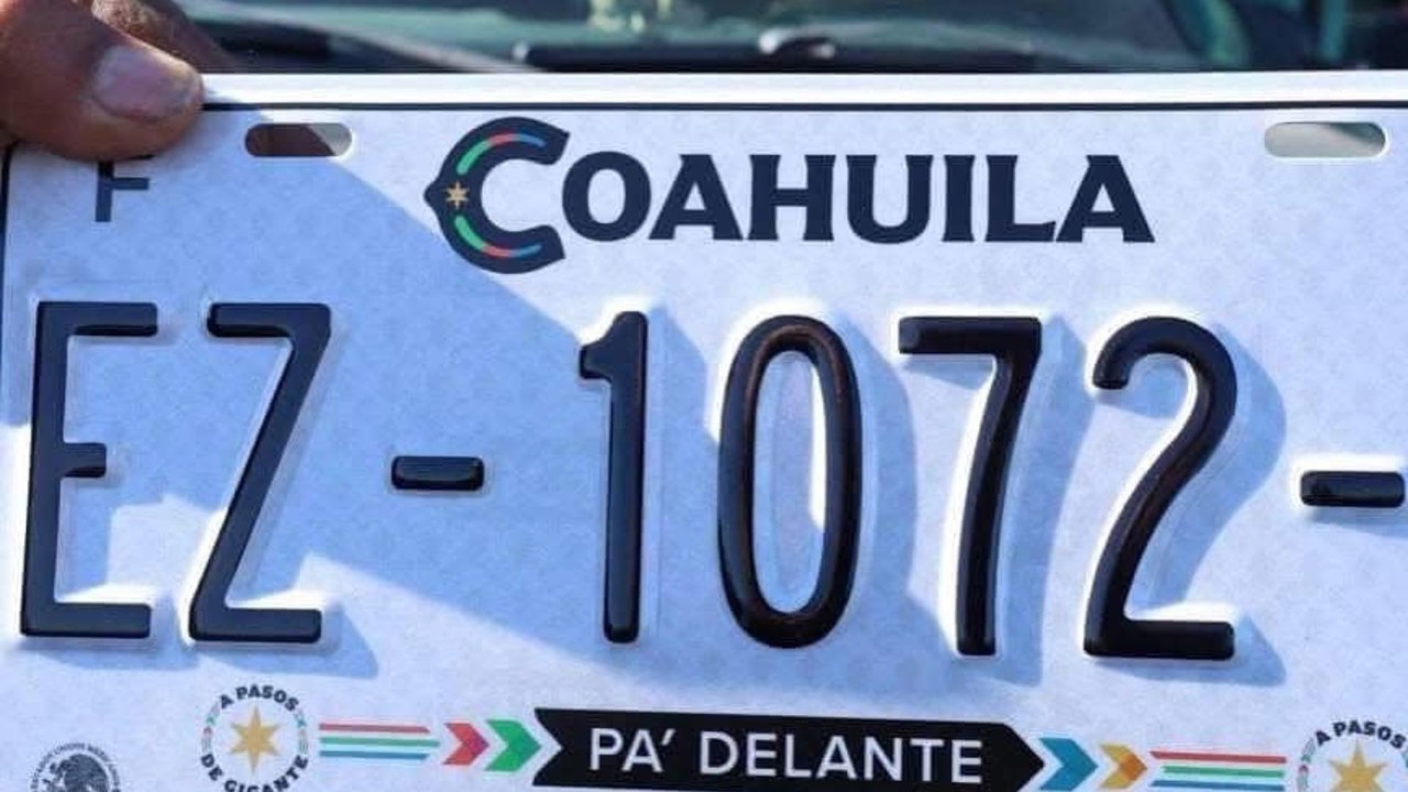 Este es el nuevo diseño de placas en Coahuila. (Fotografía: Leslie Delgado)