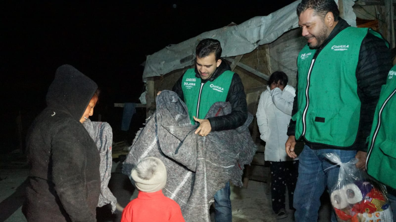 Entrega de cobijas del Operativo Invierno de Mejora Coahuila / Foto: Gobierno de Coahuila