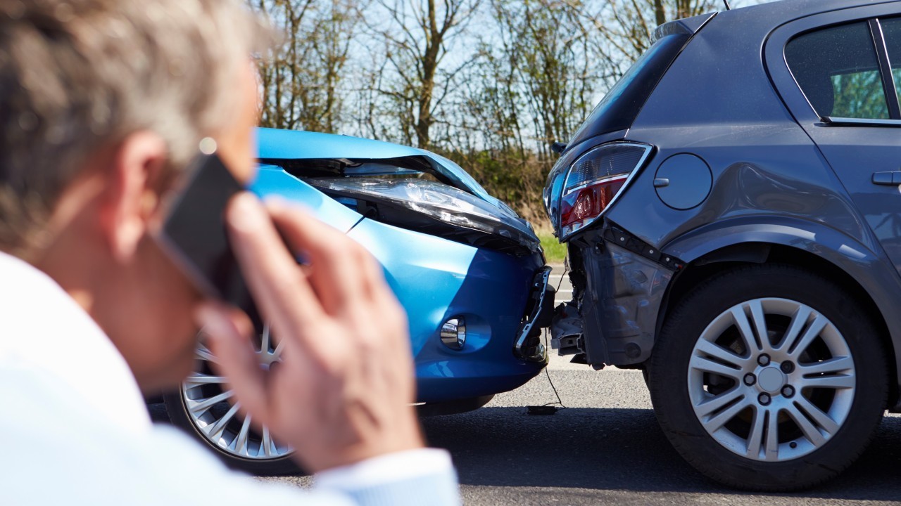 Distancia entre coches al manejar. Foto: Freepik