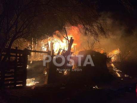 Incendio en tejabán de García, cobra la vida de un hombre