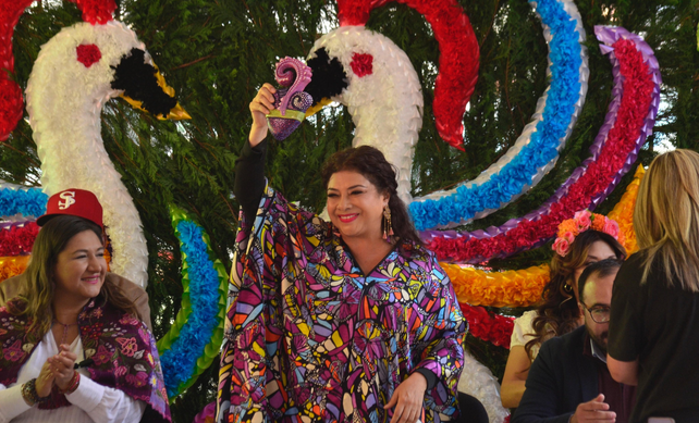 Clara Brugada en la inauguración del Camino Mágico Foto: @GobCDMX editada en canva