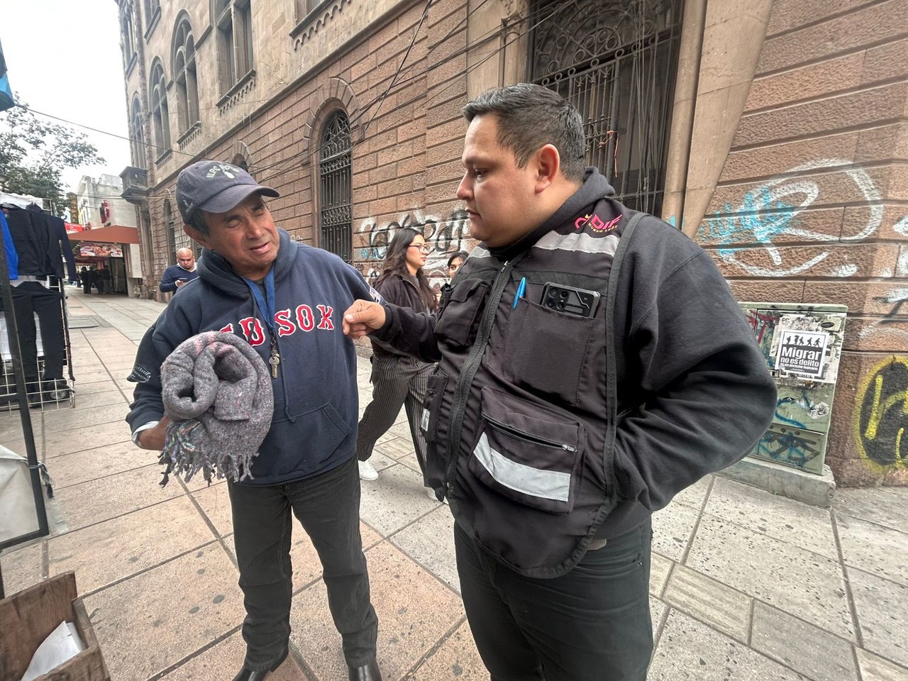 Si deseas apoyarlo con ropa o alimento, búscalo él se ubica en Galeana y Padre Mier a la altura de Morelos. Foto: POSTA.