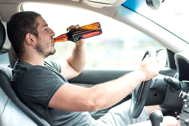 ¿De cuánto es la multa por llevar bebidas alcohólicas abiertas en el coche en Matamoros?