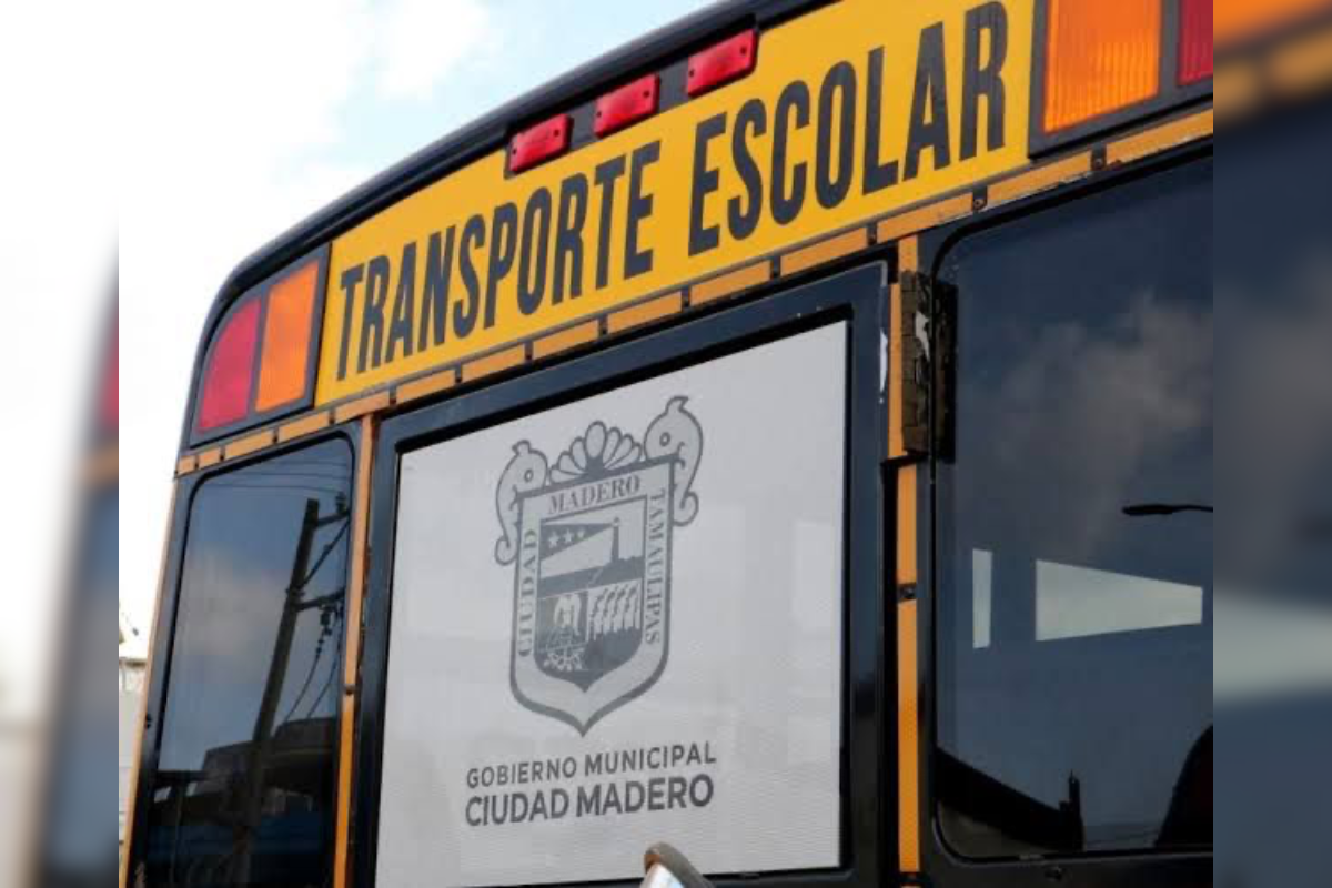 Transporte escolar en Ciudad Madero. Foto: Axel Hassel