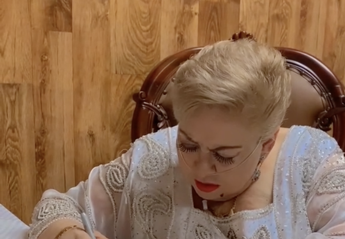 Reaparece Paquita la del Barrio en firma de autógrafos y con oxigeno, preocupa a fans por su estado de salud. / FOTO: TikTok Paquitaladelbarrio_fans